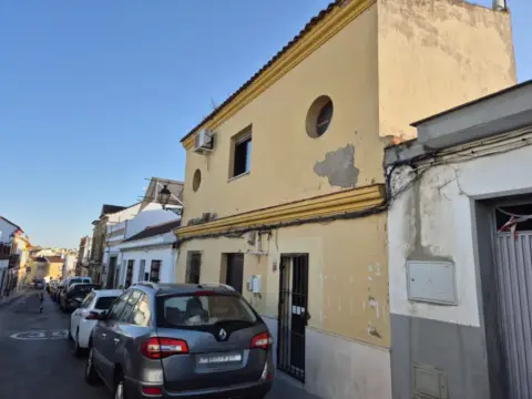 Casa adosada en calle de Camas