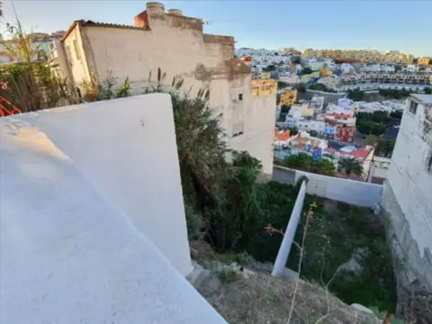 Terreno en calle Maestro Rodo