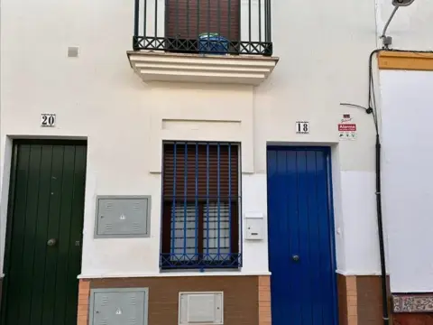 Casa adosada en calle Huelva