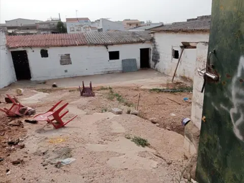 Terreno en calle Carmonita