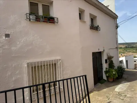 Casa adosada en calle de la Mediavilla Alta