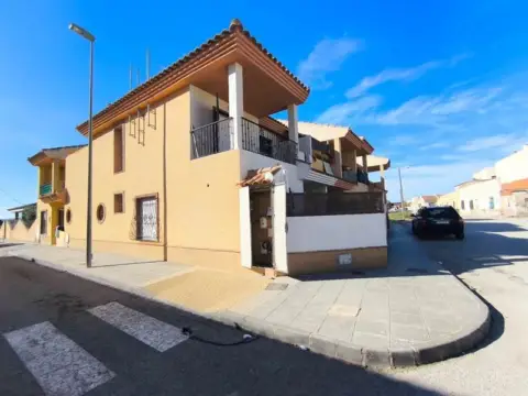 Casa en calle Juan de Cobato