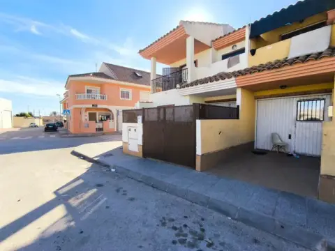 Casa en calle Juan de Cobato