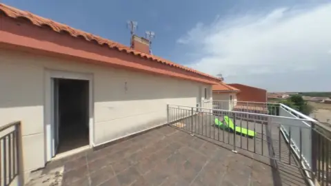 Casa adosada en calle Isabel de la Catolica