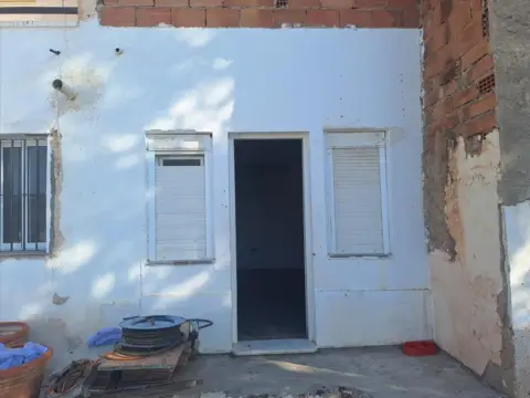 Casa adosada en calle Islas Baleares