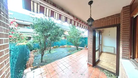 Casa adosada en calle de la Ría de Solía