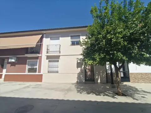 Casa adosada en calle Lucena