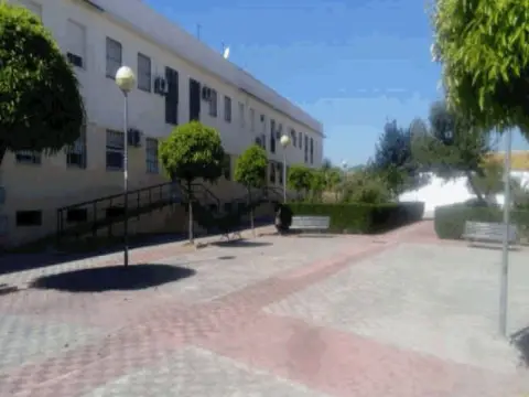 Piso en calle Plaza Santa Gema