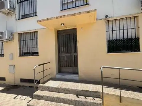 Piso en calle Plaza Santa Gema