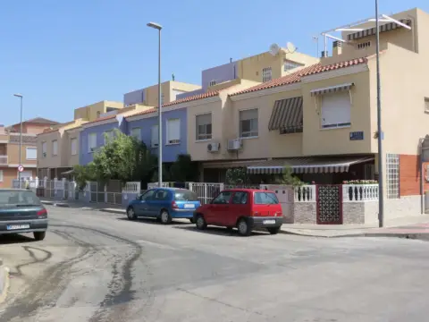 Casa adosada en calle Federico García Lorca