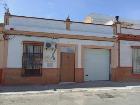 Casa adosada en calle de la Manzanilla