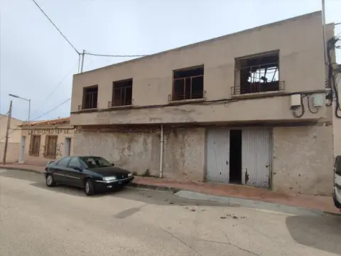 Casa adosada en calle Primo de Ribera