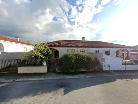 Casa adosada en calle de la Alberquilla