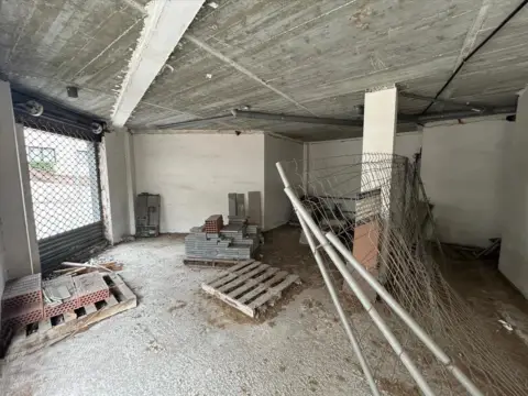 Local comercial en calle Creu de La