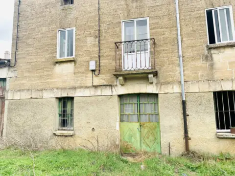Casa en calle de Sagrado Corazón de Jesús