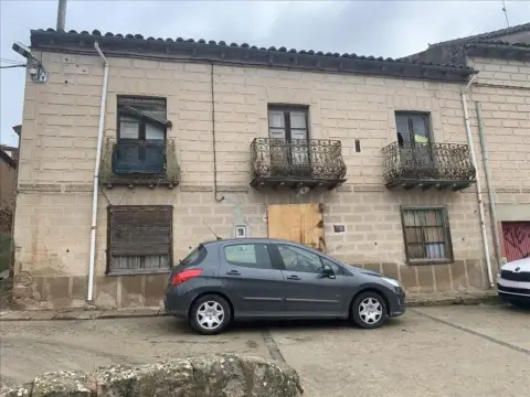 Casa adosada en calle Esteban Martín Sicilia