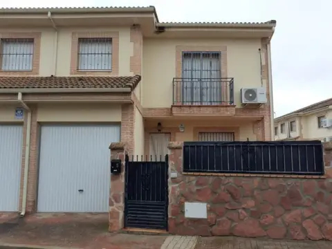 Casa adosada en Hormigos