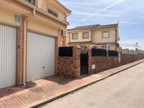 Casa adosada en Hormigos