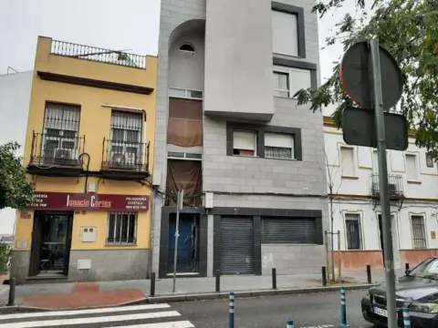 Local comercial en calle Navarra