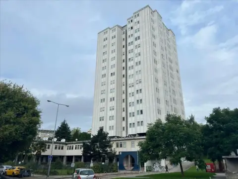 Oficina en Plaza de Luis Seoane
