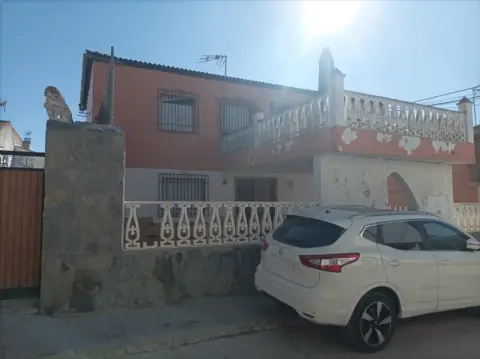 Casa adosada en calle de Córdoba