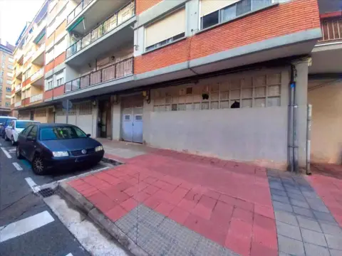 Local comercial en calle del Pino
