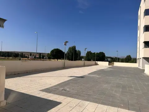 Garaje en calle de Maurice Ravel
