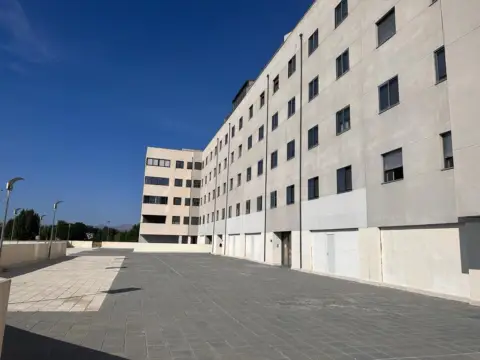 Garaje en calle de Maurice Ravel