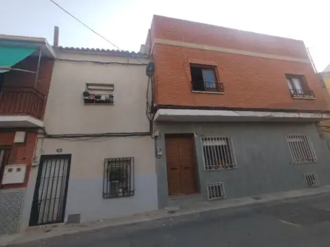 Casa adosada en calle Nueva
