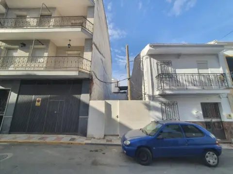 Terreno en calle Mesón