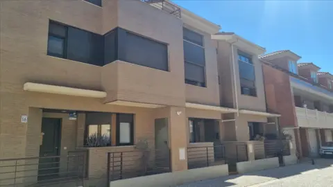 Casa adosada en calle Gudel Marti G.
