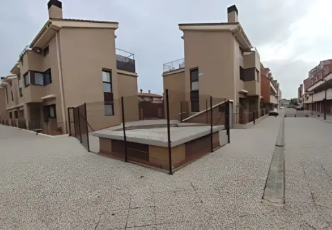 Casa adosada en calle Gudel Marti G.