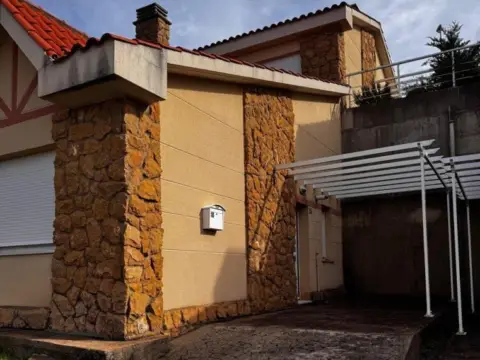 Casa en calle Cl V1-Pp El Cueto-Sm,1 Esc:1 Pl:0 Pt:09 Valverde D