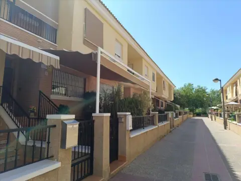Casa adosada en calle Mercurio