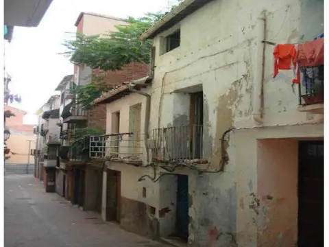 Casa adosada en calle de la Corte