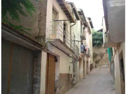 Casa adosada en calle de la Corte