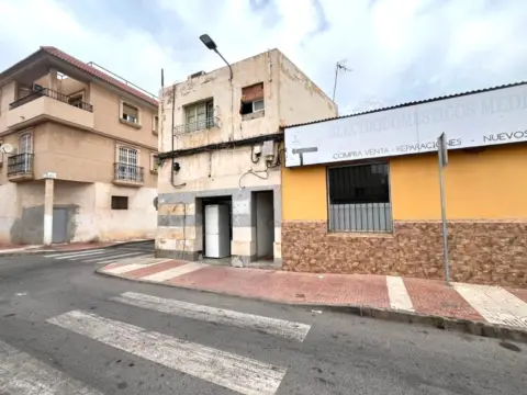 Casa en calle de Luis Buñuel