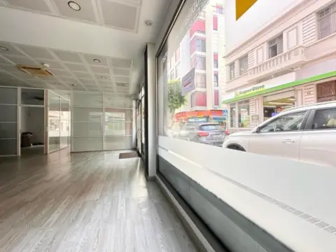 Local comercial en calle de Nicolás Estévanez