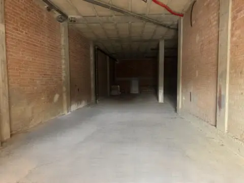 Local comercial en calle de la Virgen de la Vega