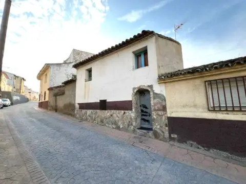 Casa en calle de Juliana Larena