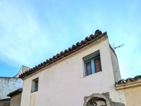 Casa en calle de Juliana Larena