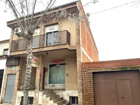 Casa en calle de los Donantes de Sangre