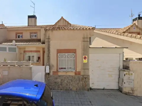 Casa en calle de Océano Pacífico