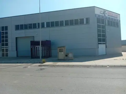 Nave industrial en calle Dels Almogavers