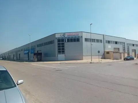 Nave industrial en calle Dels Almogavers
