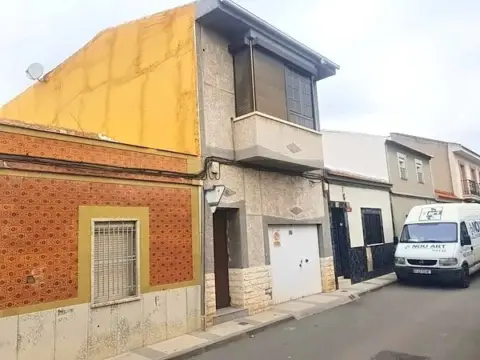 Casa adosada en calle de Santa María de la Cabeza