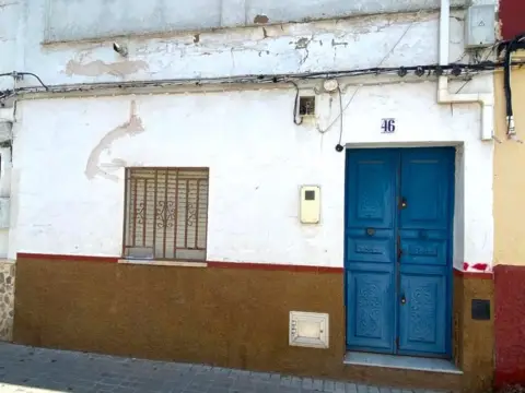 Casa adosada en calle de la Virgen de la Salud