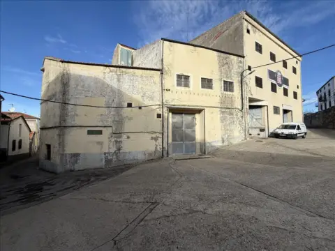 Nave industrial en calle Arriba