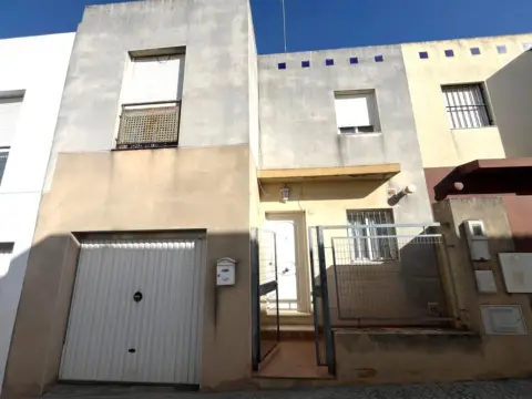Casa en calle Coronil