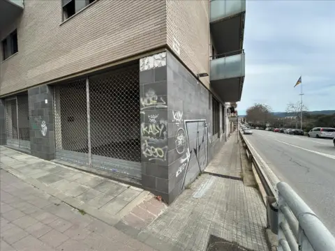 Local comercial en calle Riera La